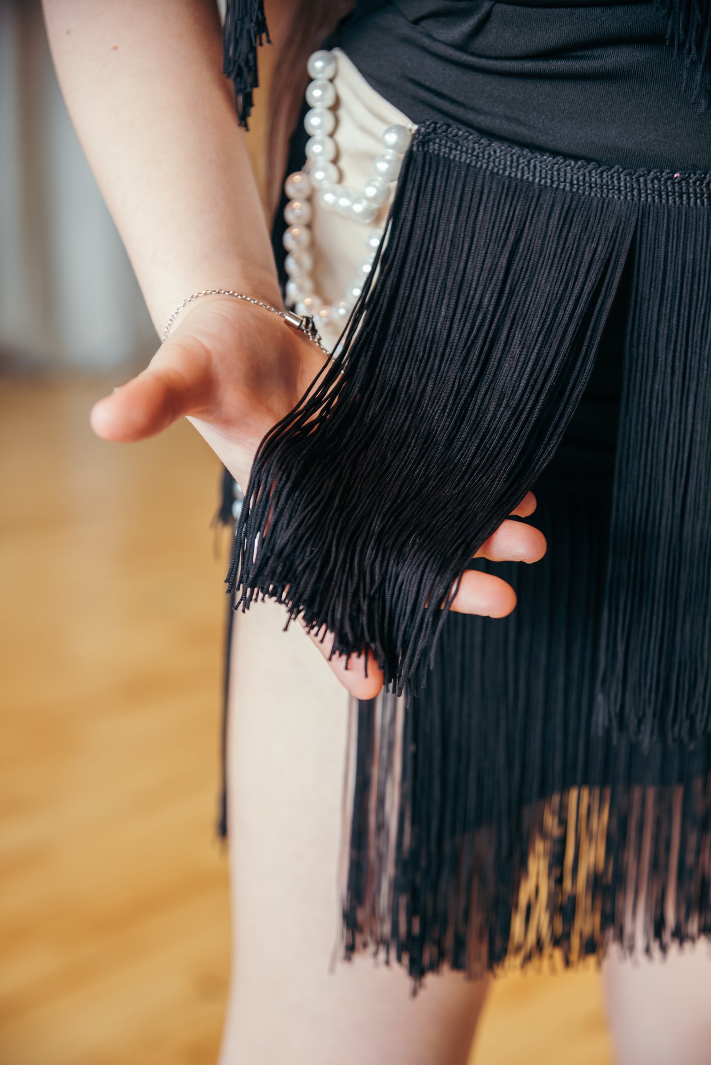 Body e gonna con frange e decorazione in perle