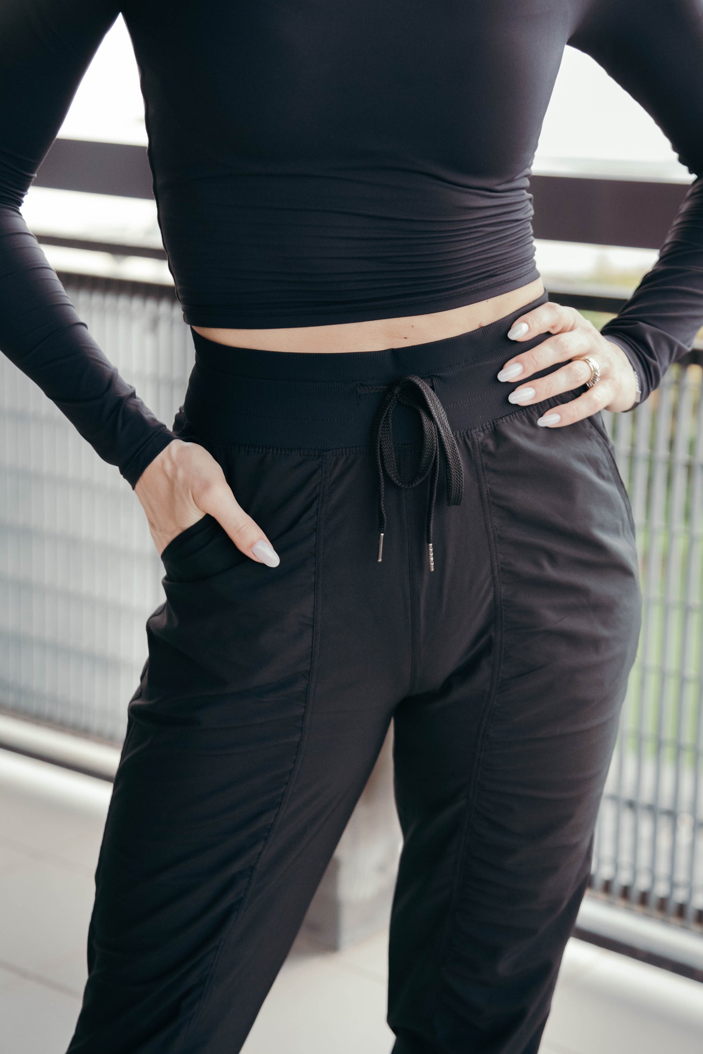 Cargo joggers con tasche laterali